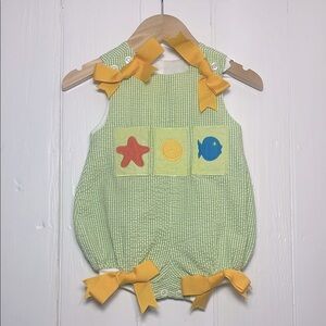 THE BAILEY BOYS VGUC Girls Seersucker Beach Fish Appliqué Bow Bubble